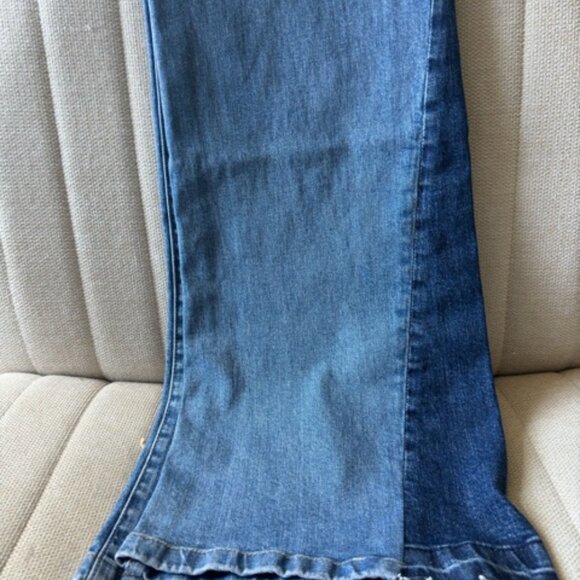 NWT GAP '70s Flare Jeans - Picture 5 of 6